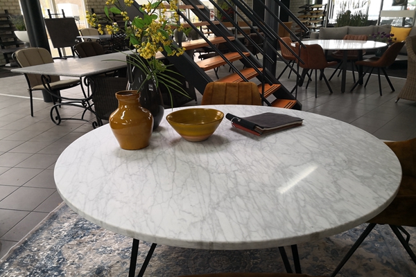 StoneGiven how gorgeous natural marble is, why do well-known designers choose its use? For you, here are N reasons! 