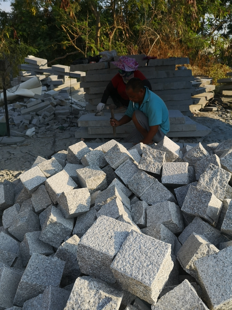 G617 Granite Cobble Stone Cube Stone