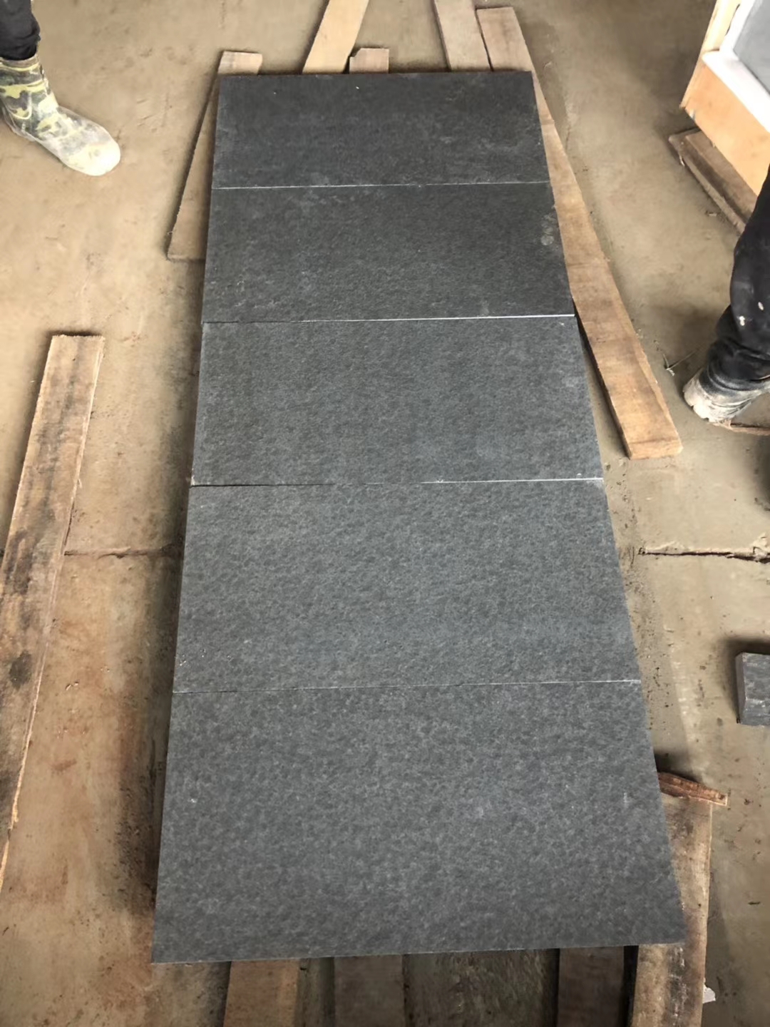 VN Black Basalt Paving Stone Vietnam Black Basalt